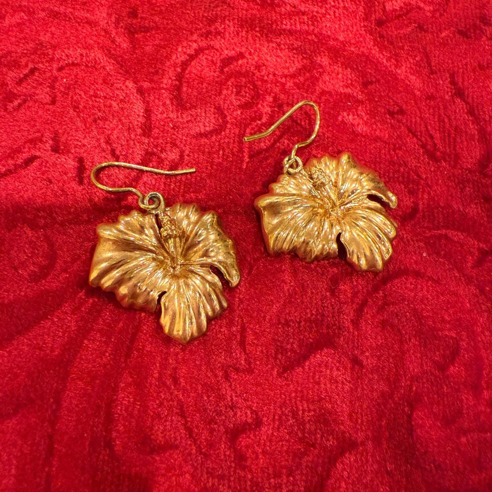 Gold Floral Earrings and bracelet